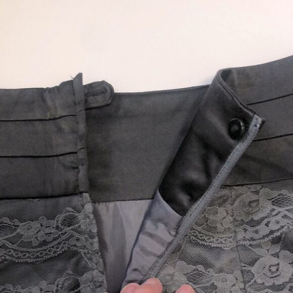 Women’s H & M Gray Lace Pencil  Skirt w/Zippered Back Size 8 - Picture 8 of 8